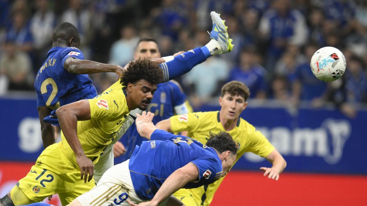El golazo de Carlos Álvarez ante el Real Oviedo