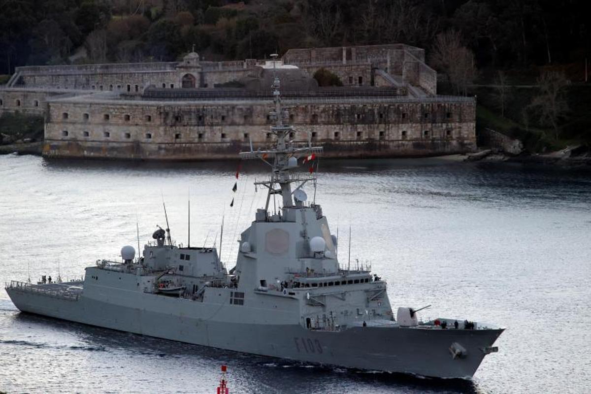 La fragata Blas de Lezo zarpa de Ferrol el 22 de enero de 2022. Este buque embarca el sistema antimisil Aegis.