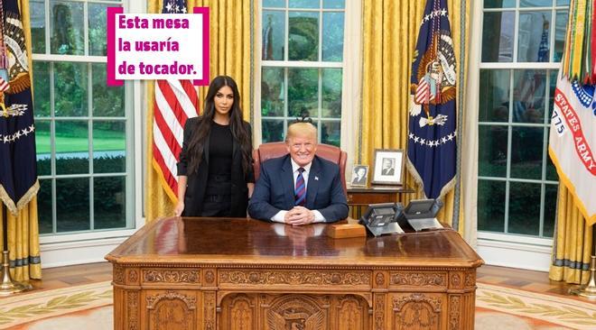Kim Kardashian con Donald Trump en el despacho oval