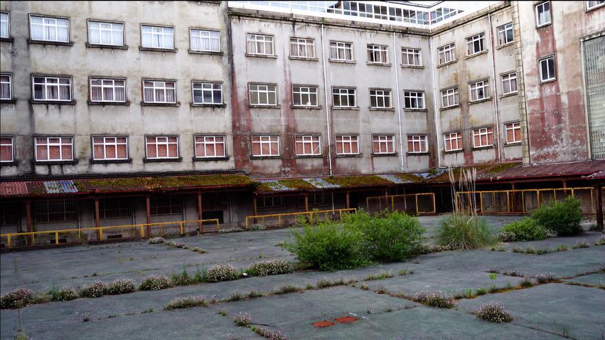 Este es el estado del antiguo edificio del colegio Peleteiro