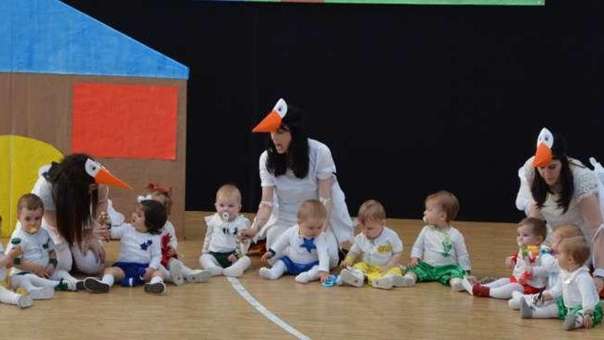 Todos los niños de la escuela infantil municipal tuvieron protagonismo en el festival.