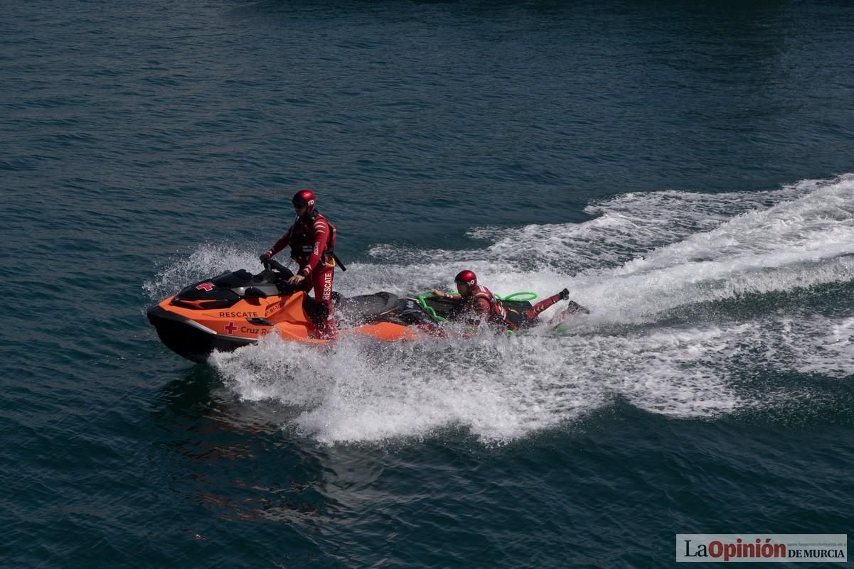Espectaculares imágenes del simulacro de accidente de la Armada en el Puerto de Cartagena