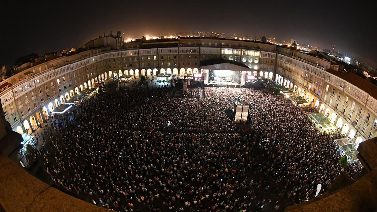 Concierto en la plaza de María Pita durante las fiestas.