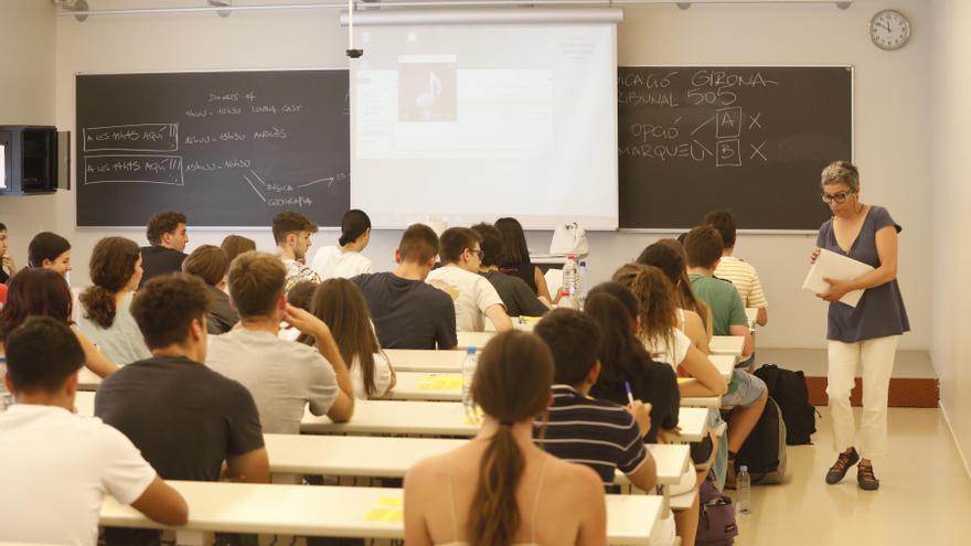 Notes de tall 2022: Consulta la nota per accedir als estudis de les universitats de Catalunya