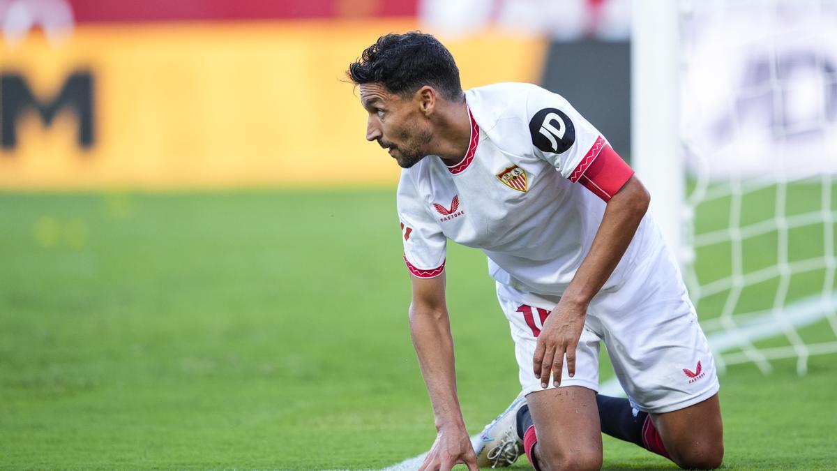 Jesus Navas del Sevilla FC en acción durante el partido de fútbol de la liga española, La Liga EA Sports, jugado entre el Sevilla FC y el Getafe CF en el estadio Ramón Sánchez-Pizjuán el 14 de septiembre de 2024, en Sevilla, España.