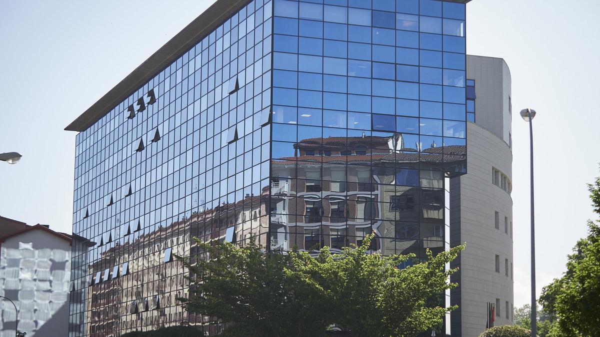 Archivo - Fachada del Palacio de Justicia de Pamplona.