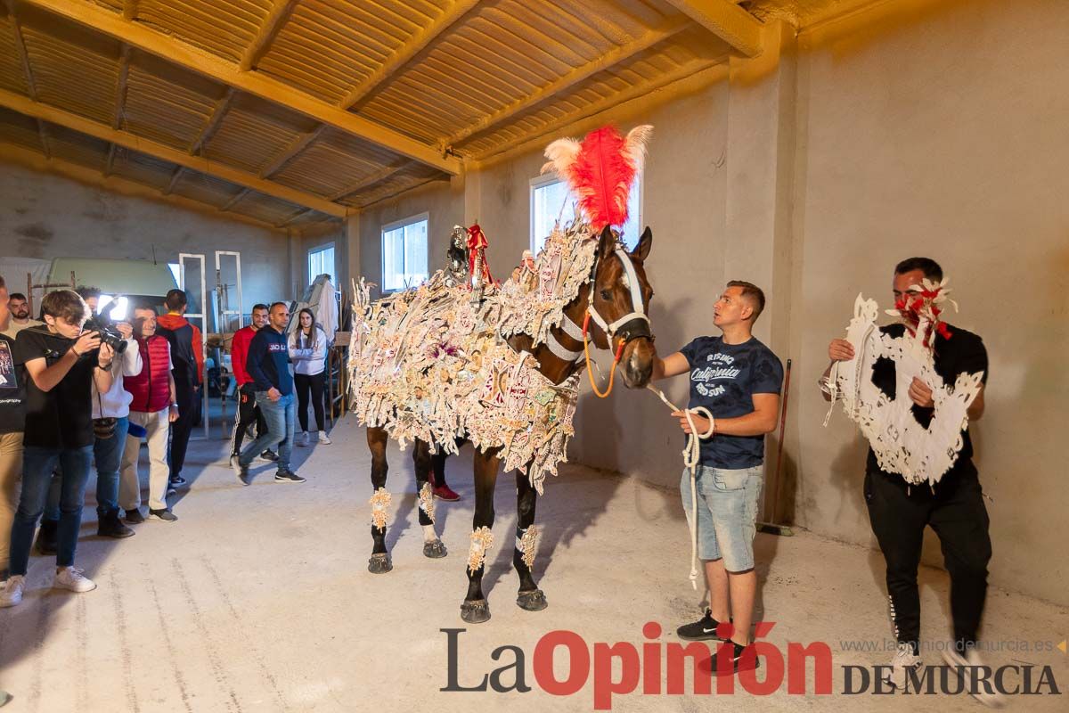 Vestir a un caballo del vino en la mañana del dos de mayo