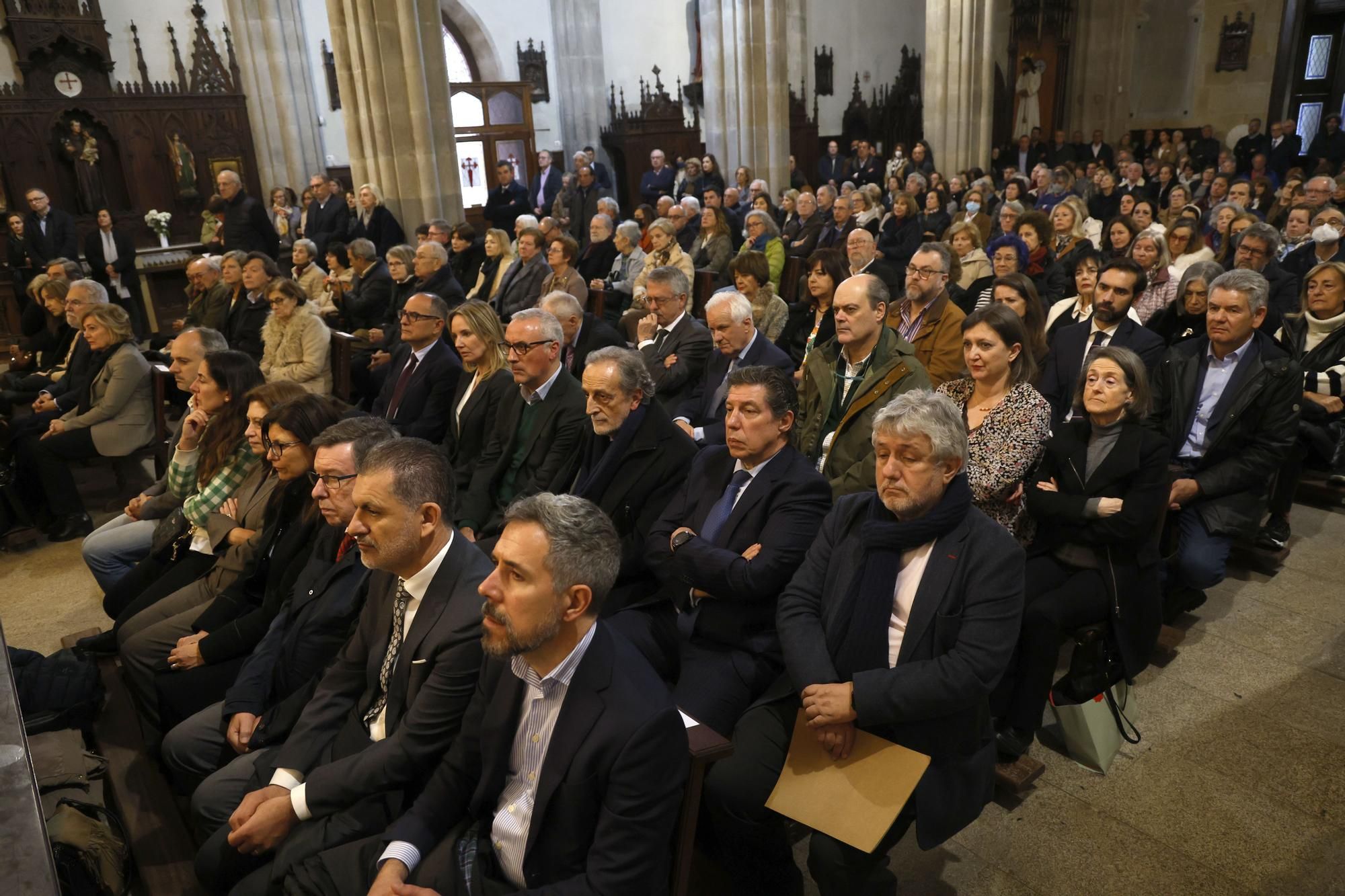 EN IMÁGENES: Emotiva despedida en Vigo a Ceferino de Blas, "hombre bueno y periodista de raza"