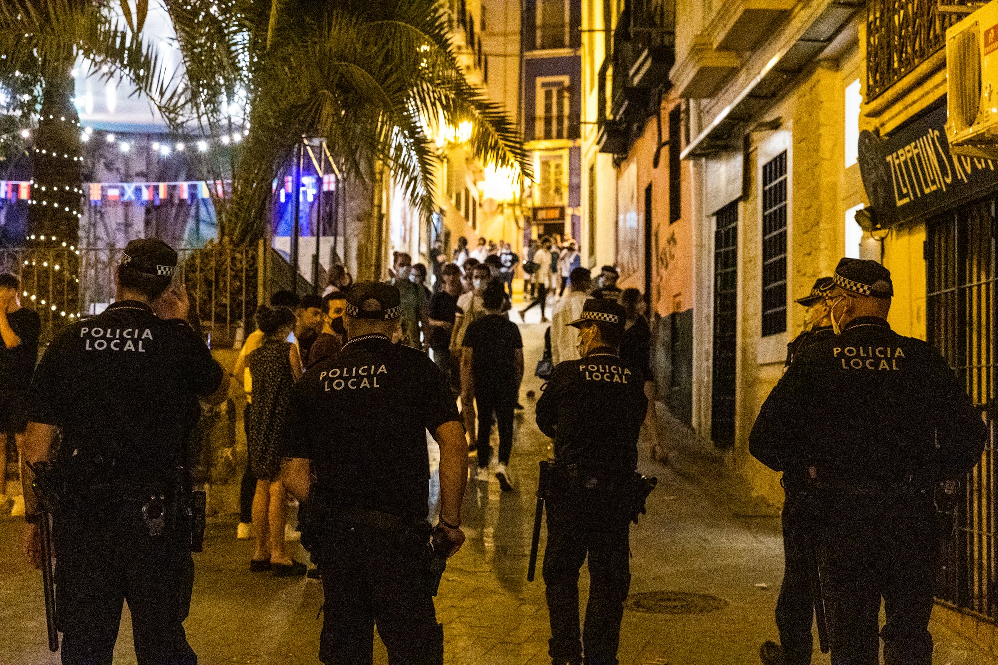 Máxima presión policial contra los botellones para frenar los contagios de covid en Alicante