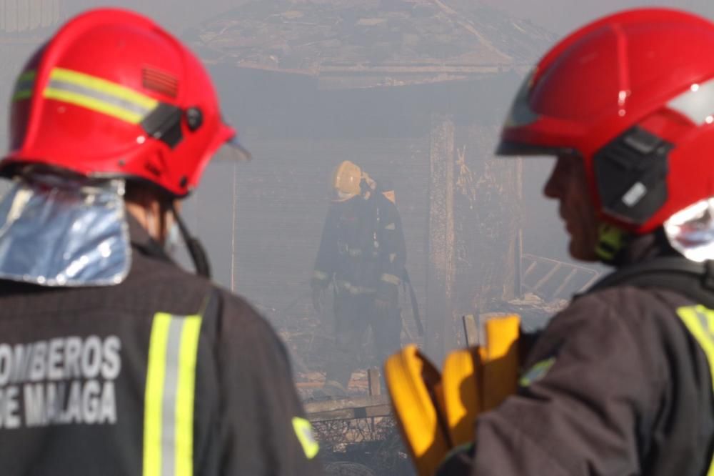 Incendio en un desguace del polígono Guadalhorce