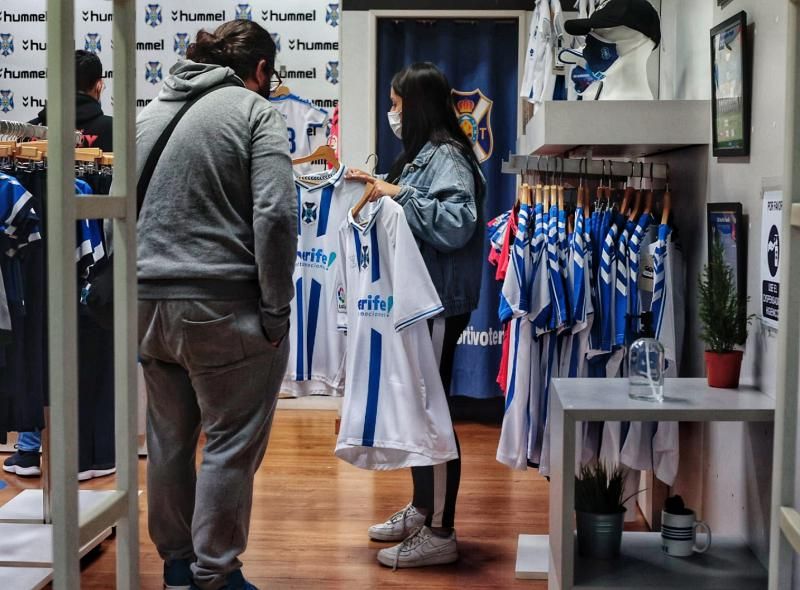 El CD Tenerife pone a la venta la camiseta del centenario