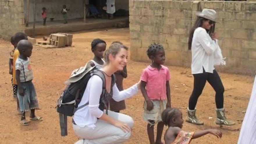 Instantánea de la estancia de los universitarios de Alicante en poblados rurales de Gambia donde han llevado a cabo sus estudios de impacto.