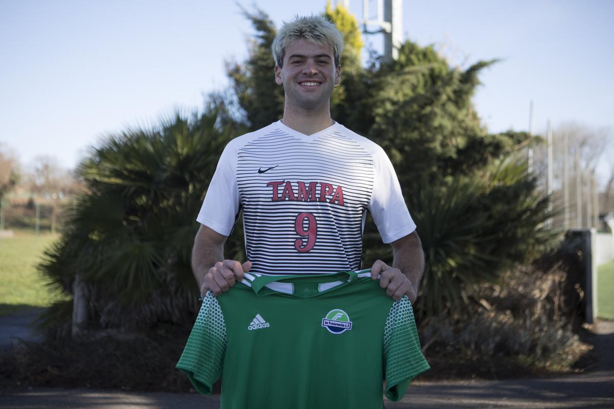 Juancho, con la camiseta de Tampa y de La Fresneda