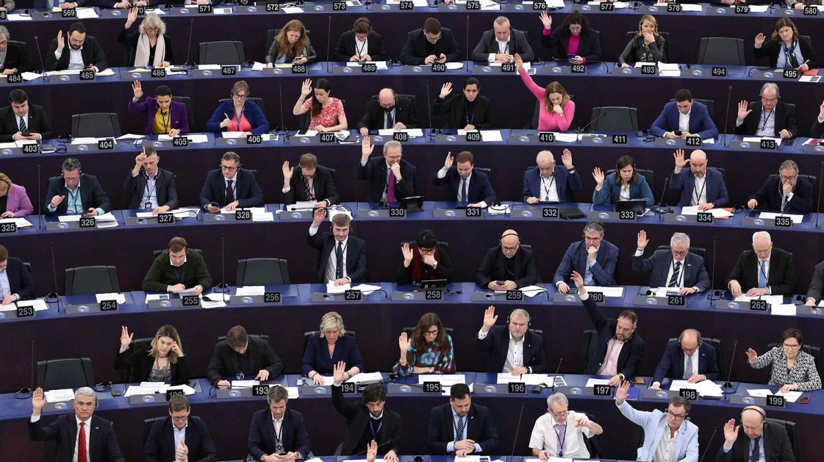 El Parlament Europeu aprova una llei pionera per regular la IA El Parlament Europeu aprova una llei pionera per regular la IA