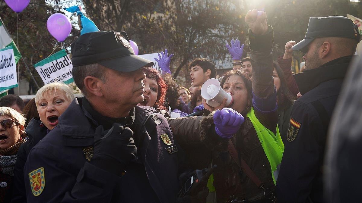 zentauroepp46554921 women shout during a women s demonstration against the far r190115130041