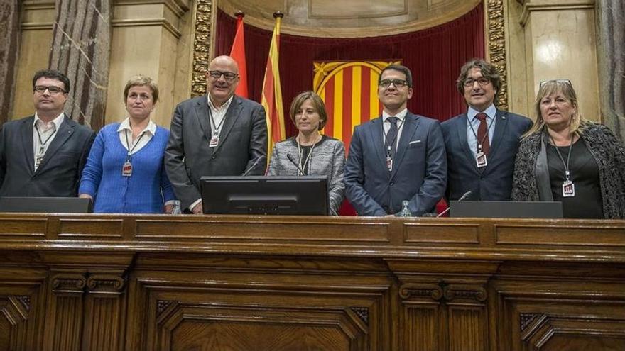 Los letrados del Parlament advierten de la ilegalidad de la DUI