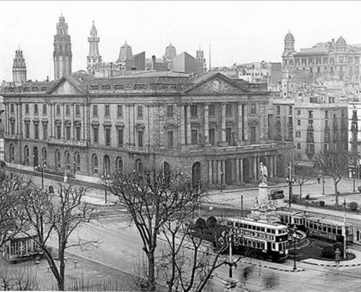 Imatge antiga de la Casa Llotja de Mar, on va començar l’escola.