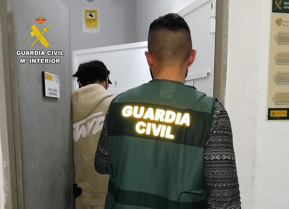 Arresto de uno de los dos presuntos autores de los hechos acontecidos en Totana en 2025.