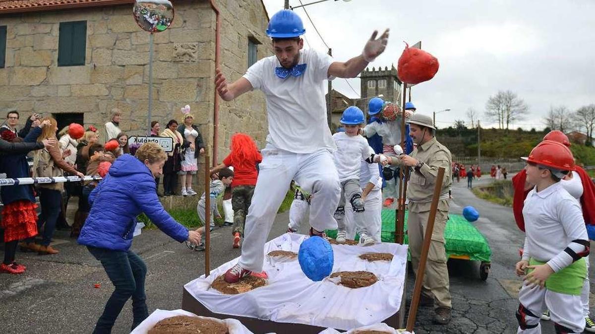 Construcciones Trump, disfraces reciclados y el Humol Almadiño, premios del Carnaval de Poio