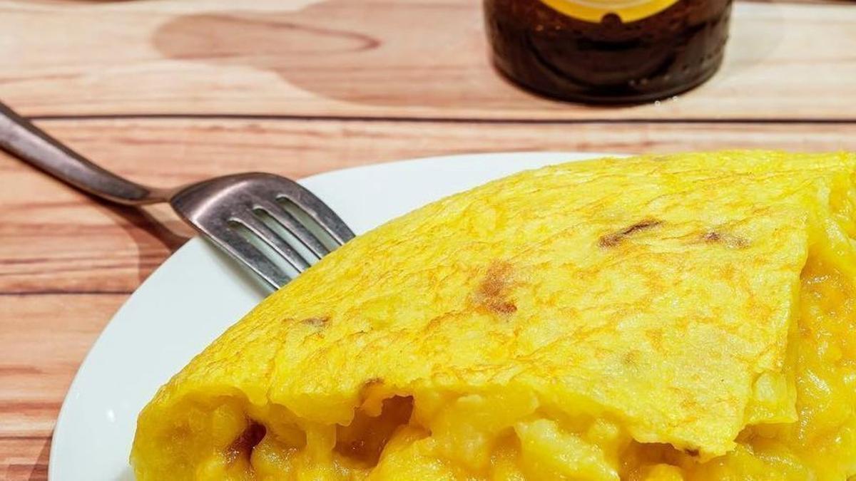 La tortilla de patata de Casa Dani (Madrid), con la cebolla pochada.