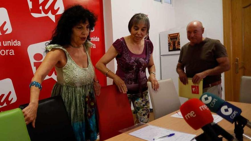 Laura Rivera junto a Gabina Bermejo y Francisco Arcos durantela rueda deprensa.