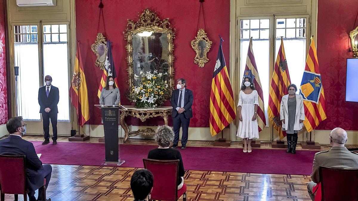 Día de les Illes Balears El Parlament homenajea a los servicios esenciales durante la pandemia.