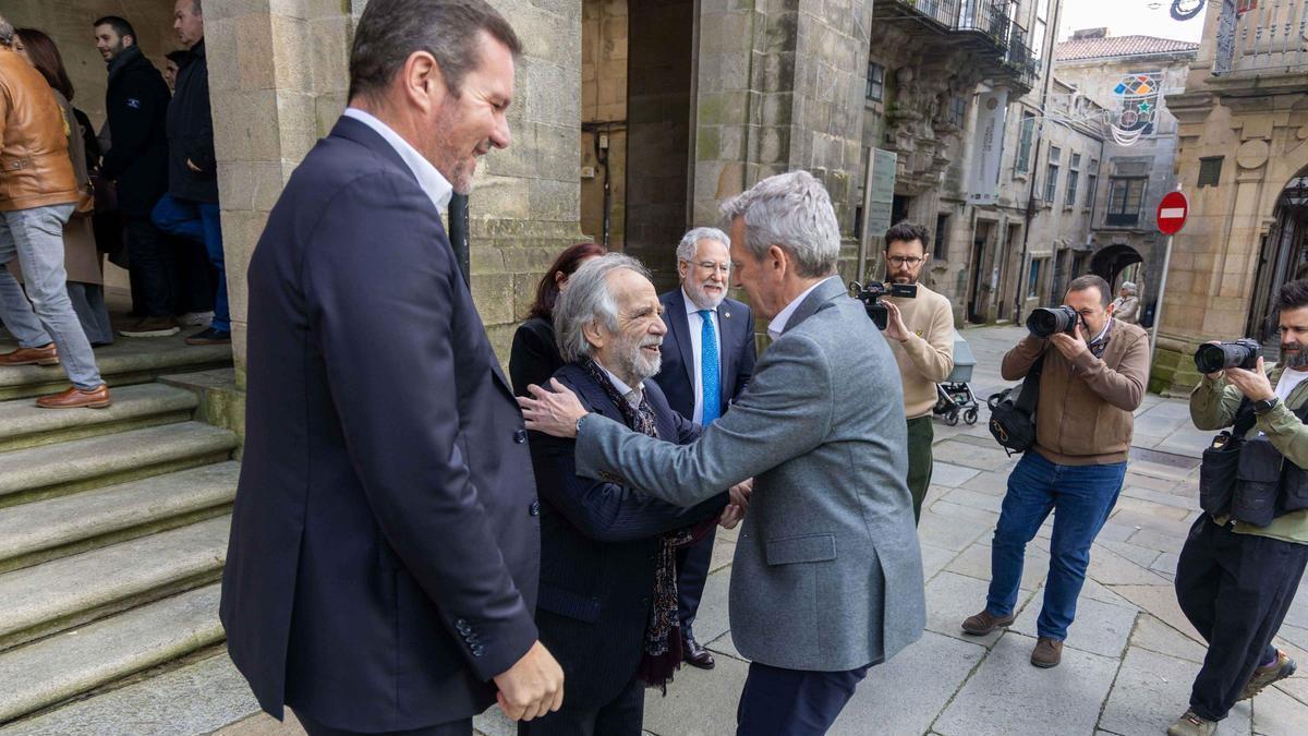 Tributo Acisclo Manzano en barro y papel