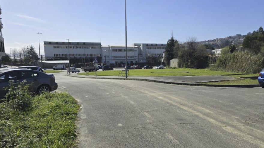 PP y PSOE, unidos en las críticas a la alcaldesa por el terreno de As Raíñas