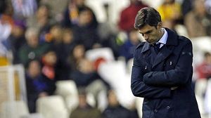 El ja extècnic del València compareix davant la premsa després de la seva destitució.