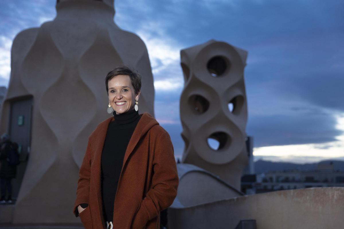 Elena Colomé Rakosnik, responsable de La Pedrera, en la terraza del edificio.