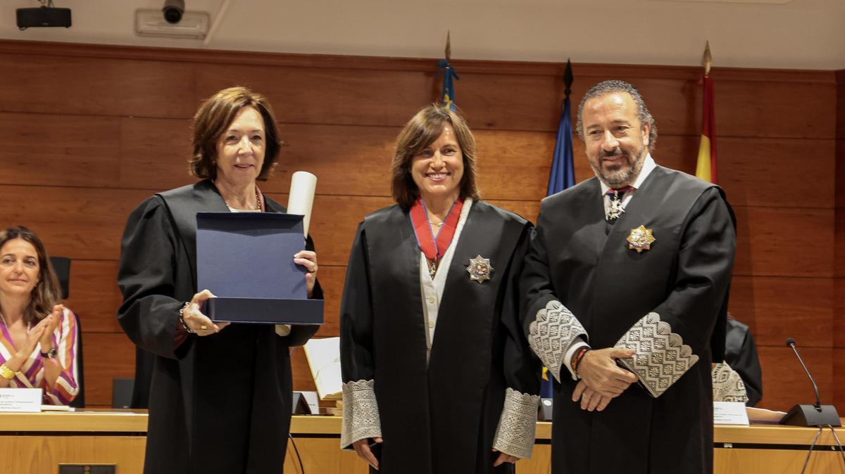 Acto de imposición de Togas y Juramento o Promesa de las colegiadas y colegiados incorporados en el último año al Ilustre Colegio Oficial de Procuradores de Alicante