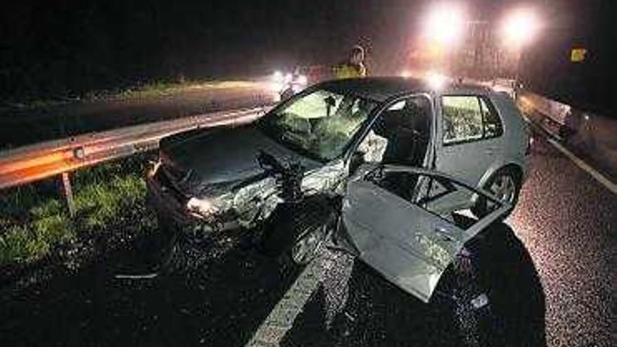 Un coche en sentido contrario causa un choque en O Morrazo