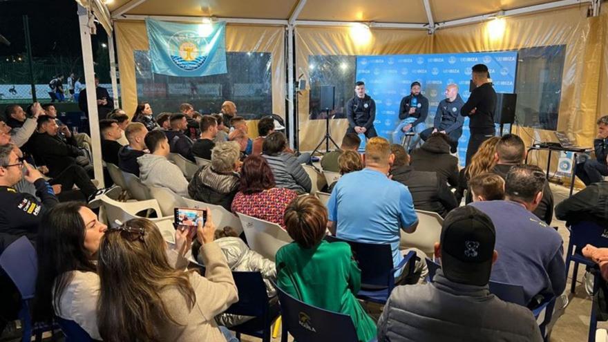Éxito en el primer encuentro de la UD Ibiza con las peñas de animación