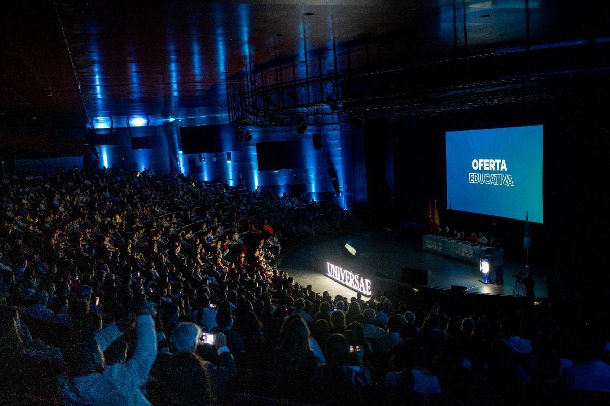 La oferta educativa en cinco idiomas, una de las muchas facilidades para los estudiantes.