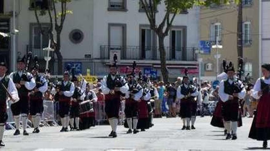 El desfile de la Banda de Gaitas de Villaviciosa.