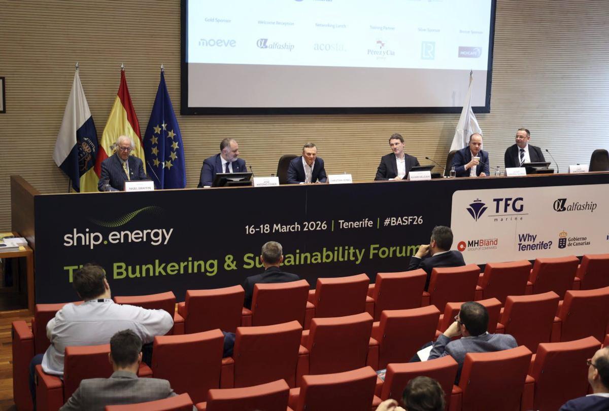 De izq. a dcha. Nigel Draffin, José A. Conde, Christian Jones, Javier Cervera, Álvaro Delicado y Capt. Sinisa Domic.| ED/LOT