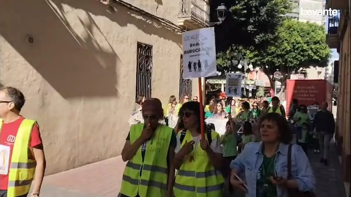 De las "saunas" en el aula a la falta de docentes: radiografía de las deficiencias de los centros educativos en Alzira