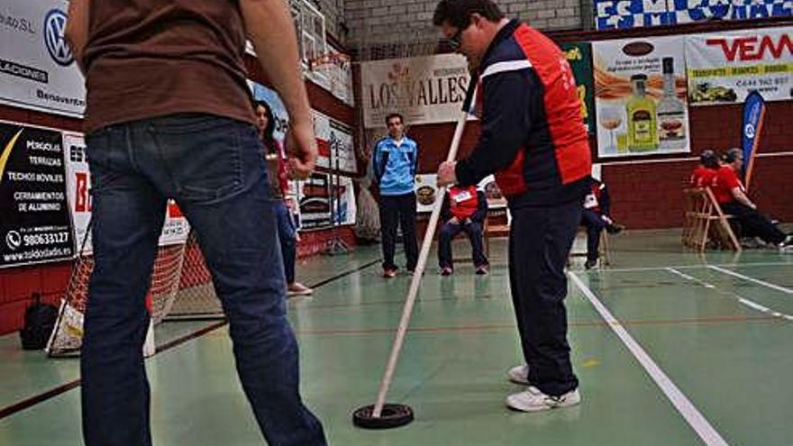 Diversión y deporte en la prueba de hockey.