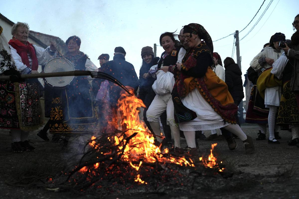 GALERÍA | Salto del piorno en Andavías contra viento y marea