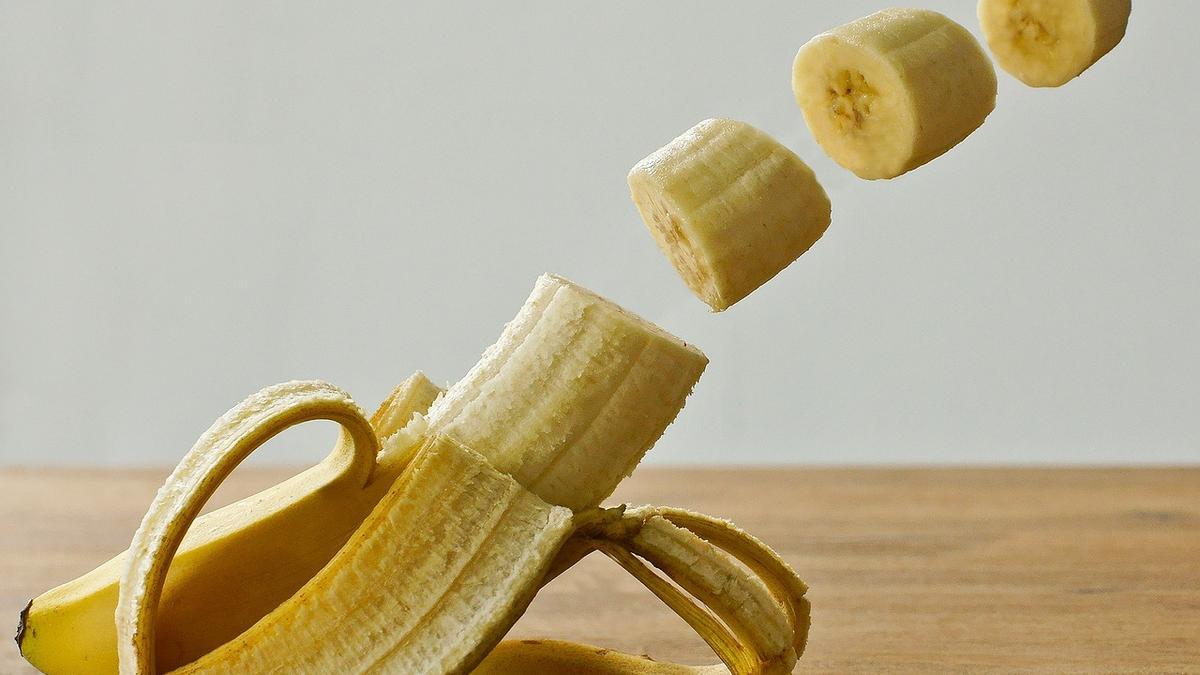 ¿Es bueno tomar un plátano después de cenar?