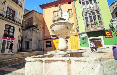 La Font de la Plaça de Sant Francesc, renovada en el año 1764 por el picapedrero Marcos Piqueres en estilo barroco. | PERALES IBORRA