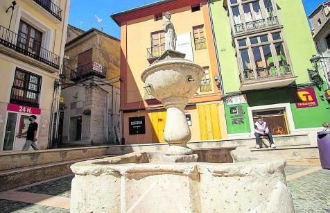 La Font de la Plaça de Sant Francesc, renovada en el año 1764 por el picapedrero Marcos Piqueres en estilo barroco.  |  PERALES IBORRA