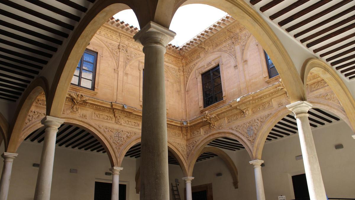 Patio porticado del Palacio de Guevara, también llamado Casa de las Columnas.