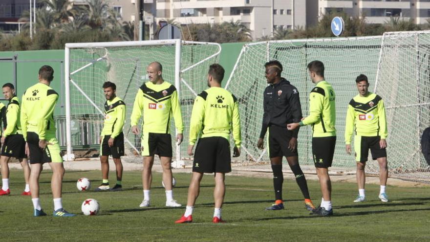 Imagen de un entrenamiento en el campo anexo