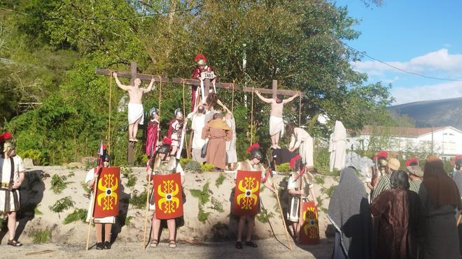 En imágenes: Infiesto vive con pasión su Via Crucis viviente