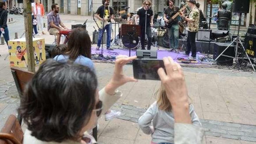 Banda Dany Moure en la plaza de San José. // Rafa Vázquez