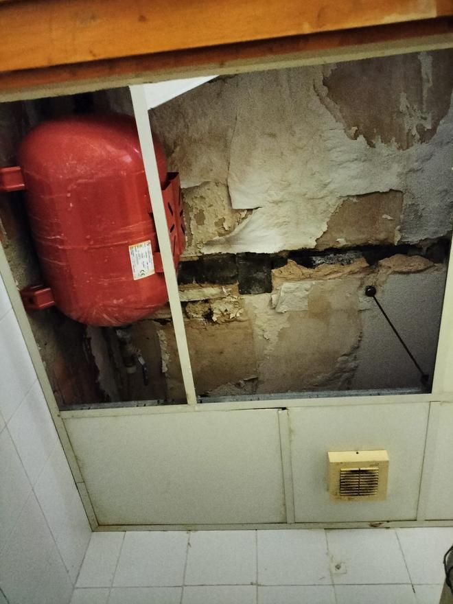 Goteras y humedades en el IES Ramón Pignatelli de Zaragoza.