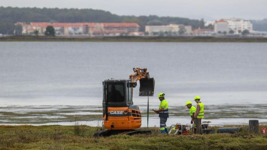 Intentan reparar hoy la tubería que pierde agua desde el sábado