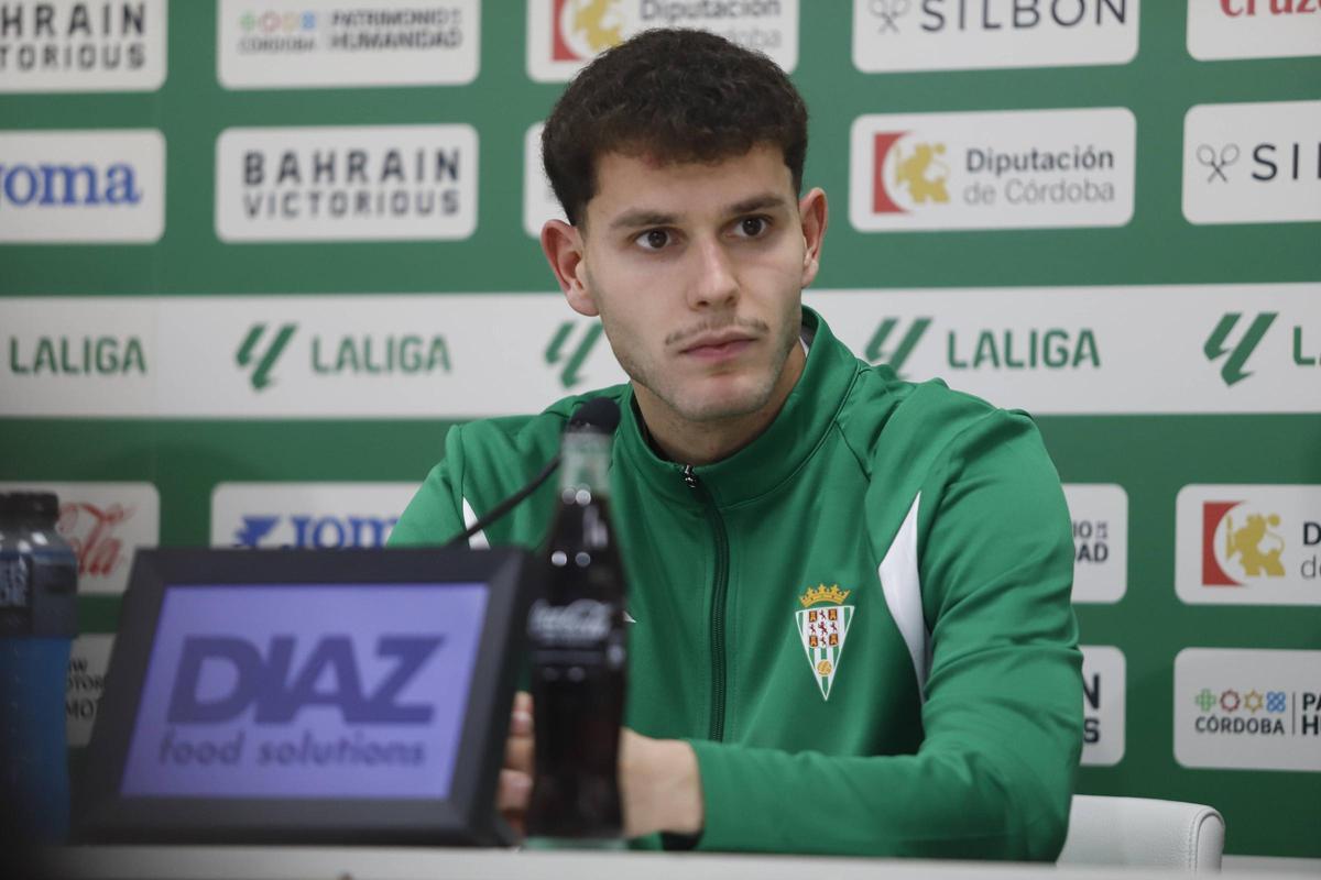 Trilli, en la sala de prensa del Bahrain Victorious Nuevo Arcángel.