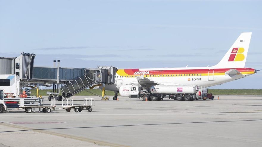 Una tormenta retrasa el vuelo de Barcelona a Asturias hora y media